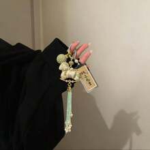 手作りの宋錦ペンダント 蝶と富を象徴する花のキーホルダーペンダント 新中国風タッセルペンダント バッグ飾り - 四つ葉のクローバーで一攫千金を狙おう - チェックする 22