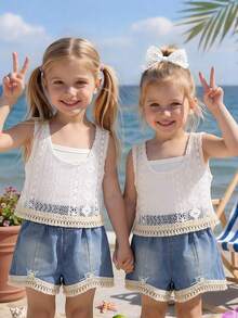 Conjunto de 3 piezas para niñas: Camiseta de tirantes de unicolor de verano + Cárdigan de encaje de moda + Pantalones cortos vaqueros con volantes para uso al aire libre - Blanco - Ver 2