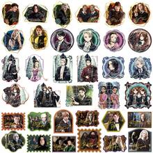 Harry Potter 1套PET材质贴纸，包含哈利、赫敏、罗恩、马尔福、伏地魔、斯内普等角色，金色箔片透明防水设计，永恒系列、活点地图系列、闪亮徽章系列透明贴纸，创意贴纸，防水自粘创意人物贴纸，适用于笔记本电脑、手机、剪贴簿、收藏品、节日和生日礼物。 - A - 查看 6