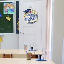 Placa decorativa de madera para graduación 2026, regalo para fiesta de graduación, adorno colgante de madera para universidad/escuela secundaria - Multicolor - Ver 1