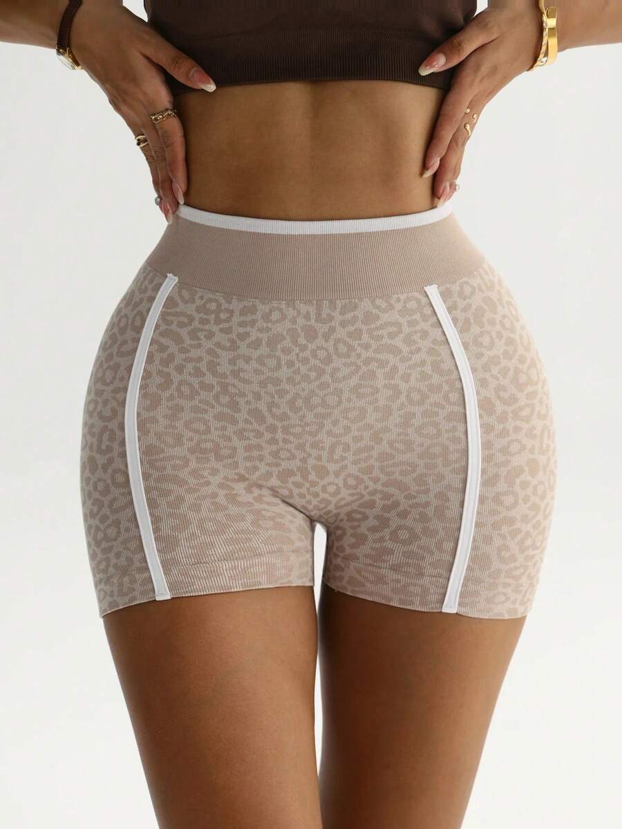 Pantalones cortos de Yoga sin costuras para mujer, Shorts deportivos de cintura alta con realce de cadera, pantalones de entrenamiento al aire libre, moda sencilla - Marrón claro - Ver 1