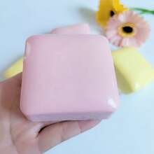 1个慢回弹粘性吐司盒蛋糕仿真揉面包慢回弹减压玩具，是送给男孩、女孩、家人、朋友、生日、派对的理想礼物 - 彩色 - 查看 2