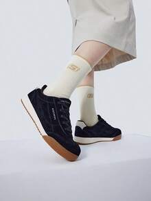 Skechers 復古德訓休閒板鞋丨軟底緩震防滑耐磨女士日常通勤百搭休閒運動鞋 - 黑色 - 查看 4