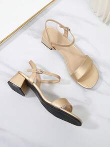 Sandalias de tacón grueso con tira de tobillo y punta abierta de ancho amplio, sandalias de tacón medio estilo francés para mujeres de talla grande, sandalias versátiles de tacón alto clásico - Dorado - Ver 3