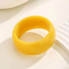 European And American Fashion Personalized Retro Bracelet, Round Wide Resin Texture Semi-Transparent Exaggerated Geometric 3D Acrylic Bangle Bracelet (Varying In Color, Texture, And Depth, Randomly Assorted) - Yellow - View 2