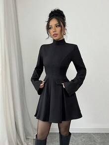 Vestido mini elegante para mujer de invierno con cuello alto, manga acampanada y bajo plisado en color liso - verde menta - Ver 10
