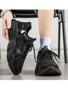 1 par de zapatillas deportivas minimalistas y ligeras para hombres, con suela gruesa, de unicolor y diseño de parches, zapatos versátiles para deportes - Negro - Ver 2