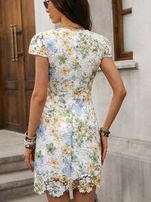 Vestido corto de manga corta romántico con dobladillo asimétrico, encaje y estampado floral diminuto para mujer - Multicolor 3 - Ver 2