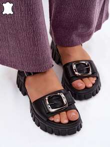 Sandali eleganti e confortevoli da donna Vinceza realizzati in pelle naturale su una piattaforma con una fibbia decorativa e una cinghia regolabile, beige e nero - nero - Visualizzare 1