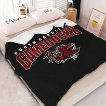 1PC  Wordmark Flannel Throw Blanket 50"X60" - Printed With Black Background, Top "SOUTH CAROLINA" In White Sans Serif, Bottom "GAMECOCKS" In Large Garnet Red 3D Text, Gamecock Mascot, Tapestry Wall Hanging, College Fan Gift, Room Decor For Bedroom Or Dorm -280gsm - Nhiều màu 1 - Xem 6