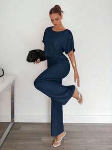 Conjunto casual elegante de dos piezas para mujer, compuesto por blusa corta de manga corta de cuello redondo y pantalones wide leg plisados holgados de color sólido a juego.Tela fresca texturizada cómoda, estilo relajado versátil, ideal para uso diario y salidas informales. - Azul marino - Ver 11