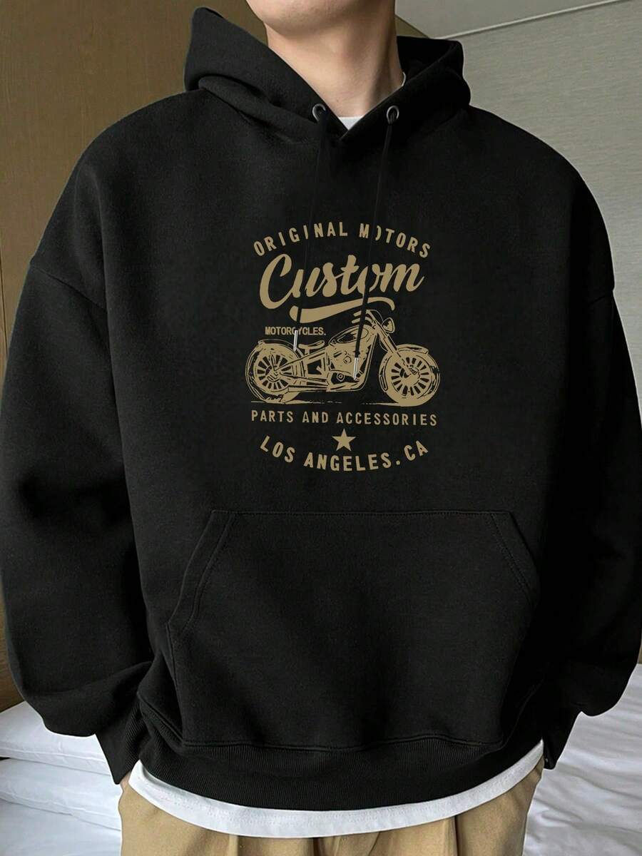 Un sweat à capuche fait de 95% et 5% de spandex, avec une impression d'oiseau sur une branche, dans un design ample, fabriqué en usine. - Noir - Voir 1