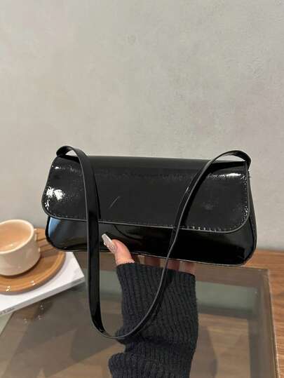 2026新款亮面漆面简约夏季时尚纯色单肩腋下法棍包，女士款