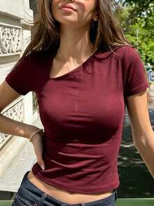 夏季新款简约时尚设计不对称肩部休闲短袖收腰T恤，百搭女式上衣 - 酒紅色 - 查看 1