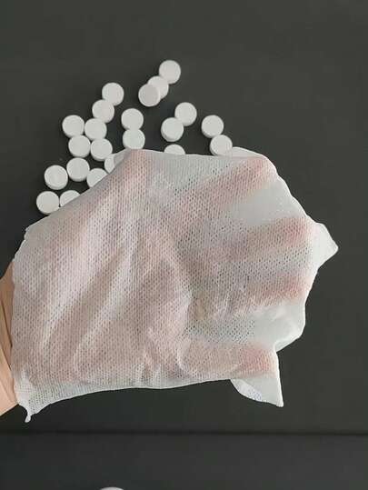 10 khăn mặt nén cầm tay, tan nhanh và hợp vệ sinh, tẩy trang và làm sạch da, khăn lau dùng một lần, thiết kế tròn nhỏ gọn, khăn lau nén, hoàn hảo cho các hoạt động ngoài trời, leo núi, cắm trại và du lịch - Kích thước tiện lợi khi đi du lịch hoặc dùng như khăn ướt tại nhà, vật dụng thiết yếu cho hoạt động ngoài trời.