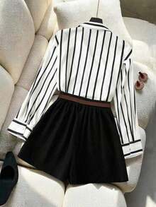 Conjunto de camisa holgada con rayas y pantalones cortos de talle alto en azul marino, conjunto de vestir minimalista y elegante para primavera/verano - Negro - Ver 2