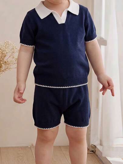两件套：一件男童休闲撞色 Polo 领针织套头衫，一条男童撞色针织短裤，适合春、夏、秋季日常休闲穿着。