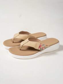 2026 Frühjahr/Sommer Neue Nacktfarben Plateau Sandalen, Dicke Sohle Breit Passende Sandalen, Elegante Damen Sommer Slip-On Flache Sandalen, Bequeme Weiche Sohle Strand Outdoor Schuhe, Damen Bedruckte Zehentrenner - Champagnerfarben - Übersicht 7