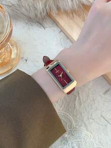 1 pieza Reloj de cuarzo para mujer de estilo retro con correa ajustable, elíptico con escala de números romanos, compacto y perfecto para uso diario - Rojo - Ver 6
