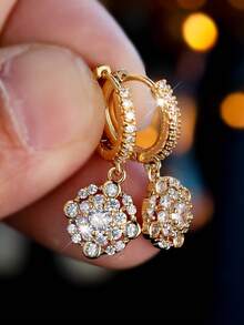 1 Par de Brincos Femininos com Designs Geométricos Brilhantes e Requintados, Definidos com Zircônia Sintética - Perfeito como Acessório de Moda para Mulheres e Meninas, Ideal para Uso em Ocasiões Elegantes à Noite, e a Escolha Perfeita para um Presente de Aniversário! - Ouro amarelo - Visão 3