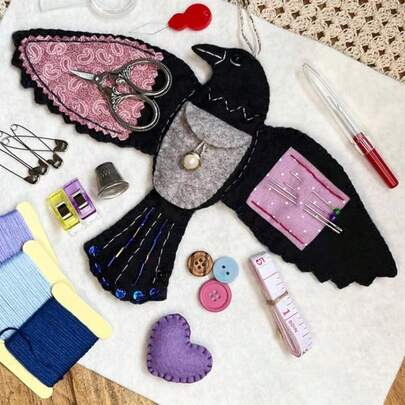 Hộp đựng đồ may vá hình con quạ, trang trí thêu ngọc trai kiểu Gothic, lót cotton, thích hợp để đựng dụng cụ may vá, món quà di động dành cho người đam mê may vá.
