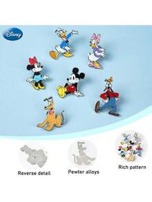 Bộ 1 huy hiệu cài áo tráng men chính thức của Disney hình Mickey và những người bạn, gồm Mickey Mouse, Minnie Mouse, Donald Duck và Daisy Duck. Huy hiệu sưu tầm dùng để cài lên ba lô, áo khoác, mũ và túi xách. Phụ kiện thời trang và quà tặng lý tưởng cho người hâm mộ Disney. - Nhiều màu - Xem 1