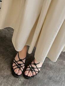 Sandal Desain Ceruk Berongga Buatan Tangan Baru, Warna Emas, Gaya Prancis, Cocok untuk Dipakai di Musim Panas - Hitam - View 5
