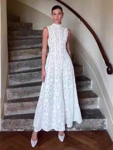 Women's Sleeveless Half-High Collar High-Waisted Dress, Elegant And Sexy Hollow Lace Dress - 白色 - 查看 4