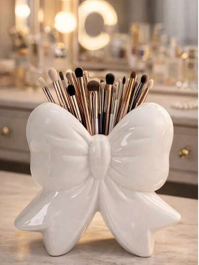 1个蝴蝶手形白色化妆刷收纳盒，可作笔筒、花瓶、桌面整理盒，可爱艺术家居装饰，适用于梳妆台、浴室、办公桌、宿舍、毕业礼物、节日装饰