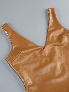 Bộ đồ liền thân ngắn không tay cổ chữ V sâu bằng da PU bóng, phối lông giả, thích hợp cho nữ, đi biển, du lịch hoặc dự tiệc. - Màu nâu  Mocha - Xem 8