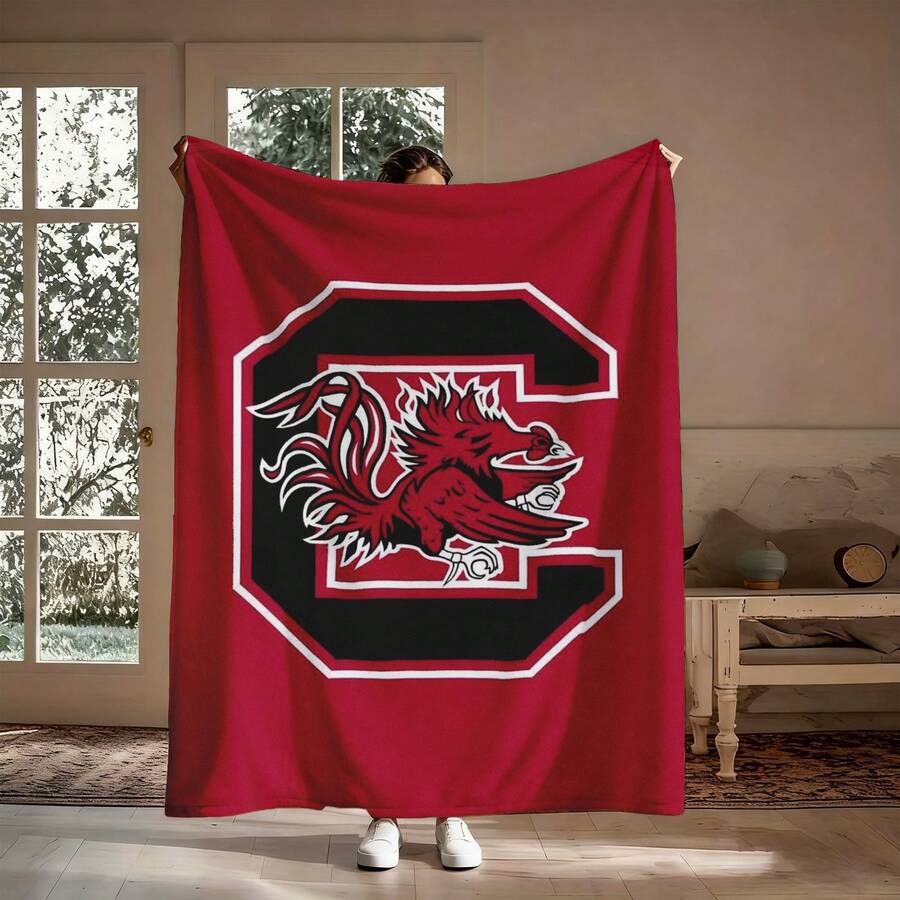 1PC  Flannel Throw Blanket 50"X60" - Printed With Garnet Red Background, University Of South Carolina Logo (Black Block C With Red Gamecock & White Outline), Tapestry Wall Hanging, College Fan Gift, Room Decor For Bedroom Or Dorm -280gsm