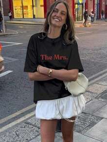 Coton Femme Y2K Women's Round Neck T-Shirt With "The MRS" Print - SS26 Collection - Bridal T-Shirt, Wedding Gift, New Wedding T-Shirt, Bridal Shower Gift - 黑色 - 查看 6