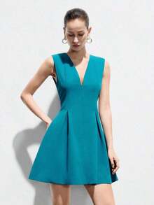Vestido sin mangas azul cielo, diseño de cuello en V profundo, corte estructurado, silueta de línea A, tela crujiente, estilo moderno minimalista, ajuste ceñido, material ligero y suave, adecuado para reuniones de negocios, viajes casuales, eventos sociales en primavera/verano, que muestra sofisticación pulida y vitalidad juvenil, elegante y de moda. Diseño elegante, vestido de mujer de ajuste ceñido con cremallera y decoración de cuello en V sin mangas - Agua verde azul - Ver 3