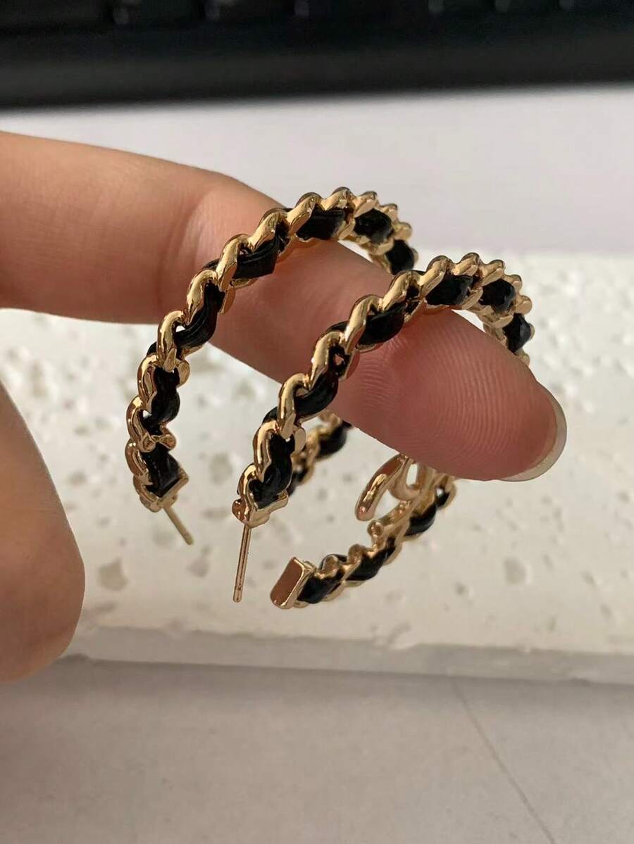 1 Đôi bông tai chữ cái bằng da kiểu retro thời trang, đa năng, cá tính, thanh lịch, phù hợp để đeo hàng ngày cho nữ. - bông tai chữ cái bằng da - Xem 1