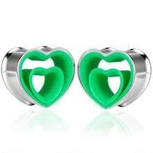 2 piezas Túneles de oreja con corazón bicolor, dilatadores de oreja de acero inoxidable hipoalergénicos, accesorios de perforación corporal de estilo dulce y fresco color verde oscuro - amar - Ver 13