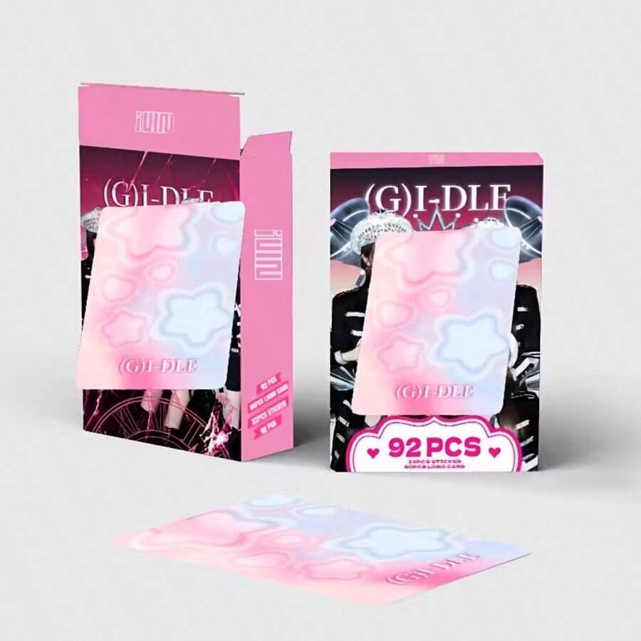 92张L〇MO卡片套装，全新专辑周边贴纸和照片LOMO卡片（60张照片卡，32张贴纸），适合装饰日记本、照片墙，是送给朋友的完美礼物，也是粉丝收藏品。 - 彩色 - 查看 1