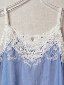 Top de tirantes finos con escote en V y ribete de encaje, estilo bohemio - Adecuado para verano y vacaciones en la playa - Celeste - Ver 7