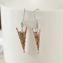 Nuevos pendientes de triángulo de metal martillado vintage, pendientes de mujer con diseño espiral bohemio, regalo único - Plateado - Ver 1