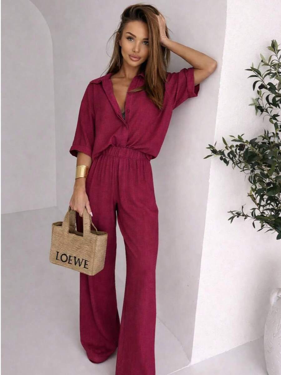 Set da due pezzi in lino color vino rosso per donna - camicia oversize con bottoni e pantaloni a vita alta a gamba ampia, tessuto naturale leggero e traspirante, elegante completo casual estivo - Rosso - Visualizzare 1