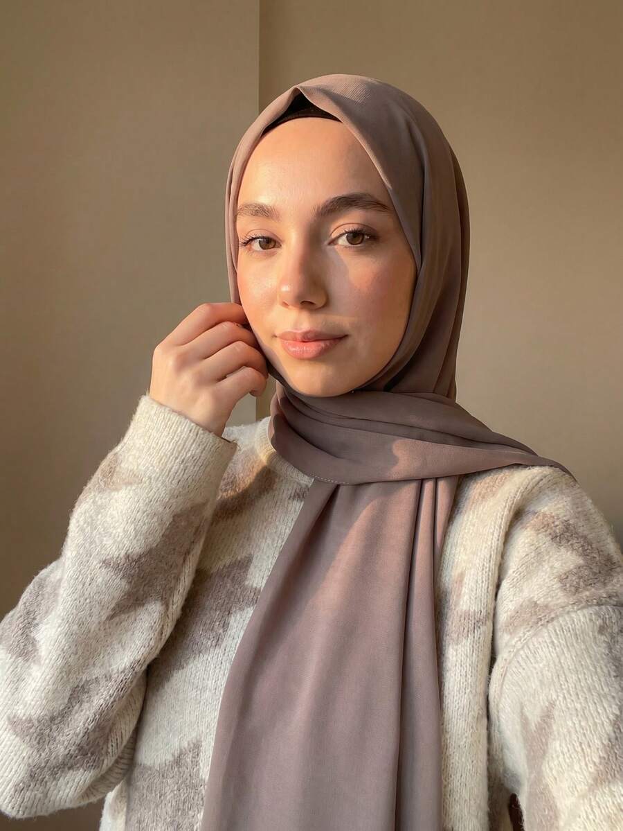وشاح شيفون أنيق بلون واحد للنساء، وشاح حجاب أنيق وبسيط - بني مخاوي - مشاهدة 1