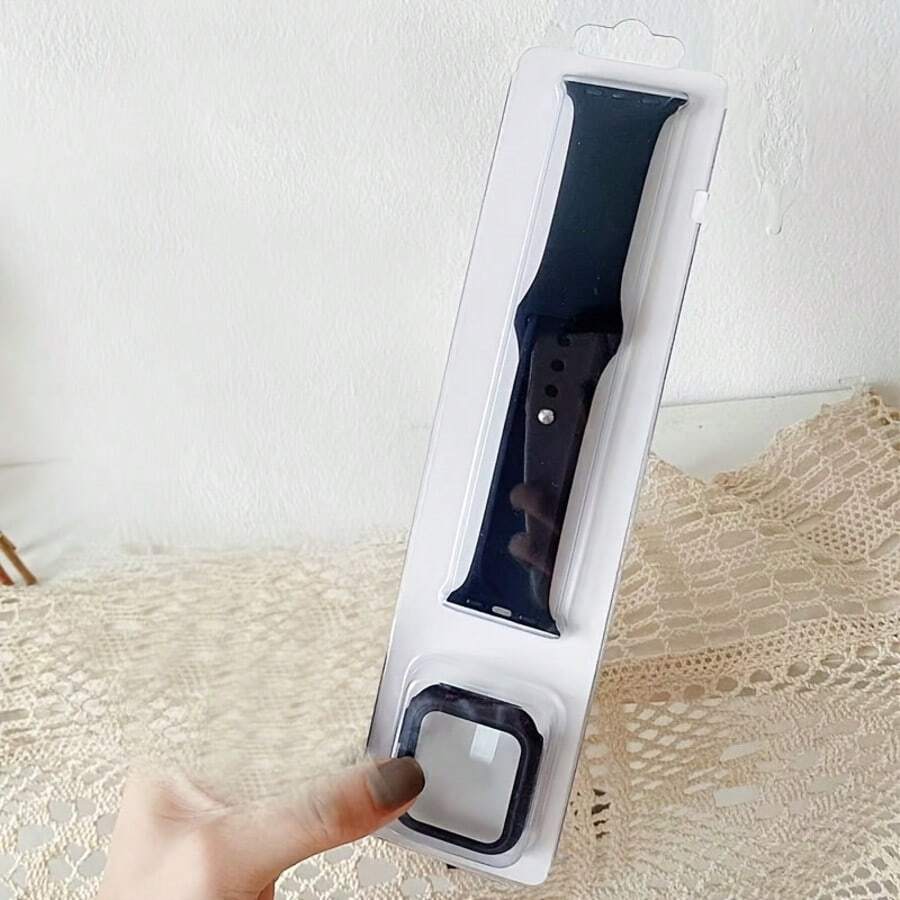 这款运动表带兼容 40mm 至 46mm,男女通用设计。这款硅胶表带配有屏幕保护膜和保护壳,适用于 Series 1/2/3/4/5/6 和 SE。 - 黑色 - 查看 1