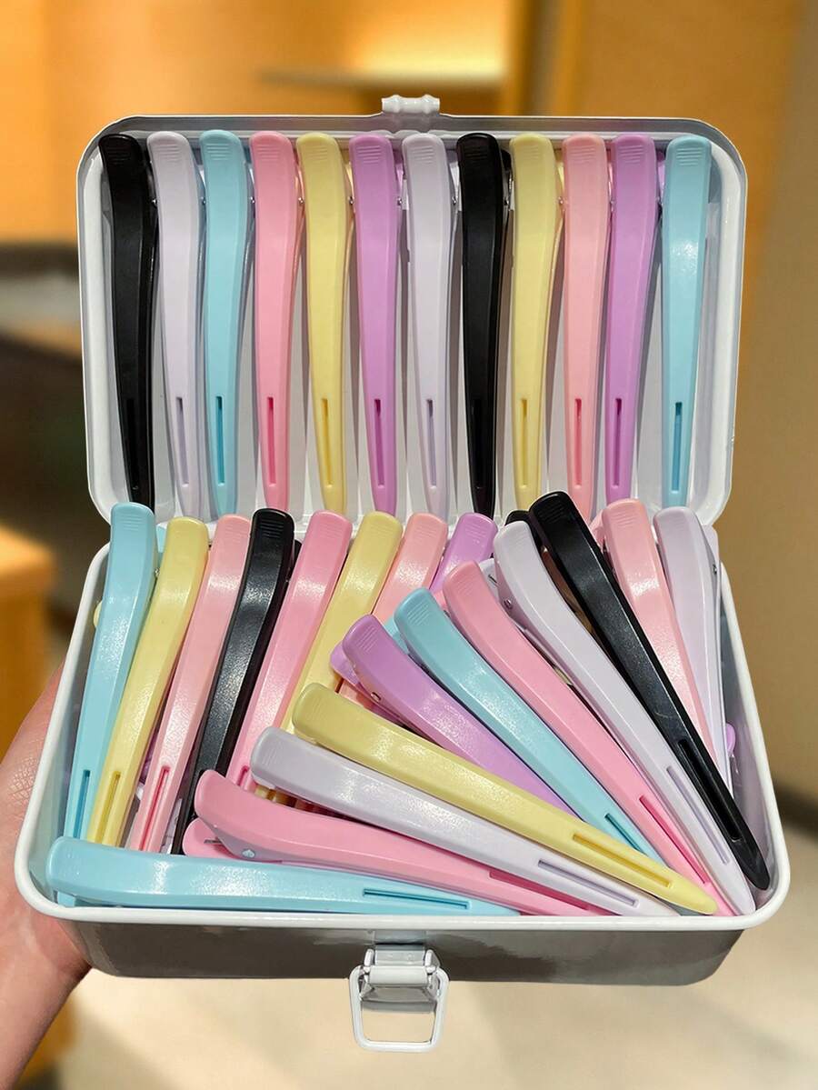 12个装女士纯色简约一体式蓬松发夹，无缝发爪，时尚百搭发饰。适合日常休闲、节日、派对等场合的造型工具。