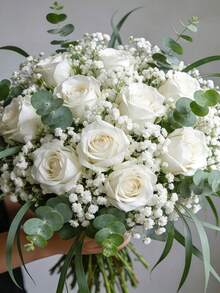 Bó hoa hồng trắng 25/20/15/1 bông kết hợp với hoa baby's breath trắng và lá bạch đàn - Hoa hồng - Bó hoa hồng trắng - Bó hoa baby's breath - Lá bạch đàn - Hoàn hảo cho trang trí nhà cửa - Trang trí ngày lễ - Trang trí đám cưới - Bó hoa cưới - Quà tặng ngày Valentine - Hoa giả - Không cần bảo dưỡng, nở mãi mãi - trắng - Xem 3