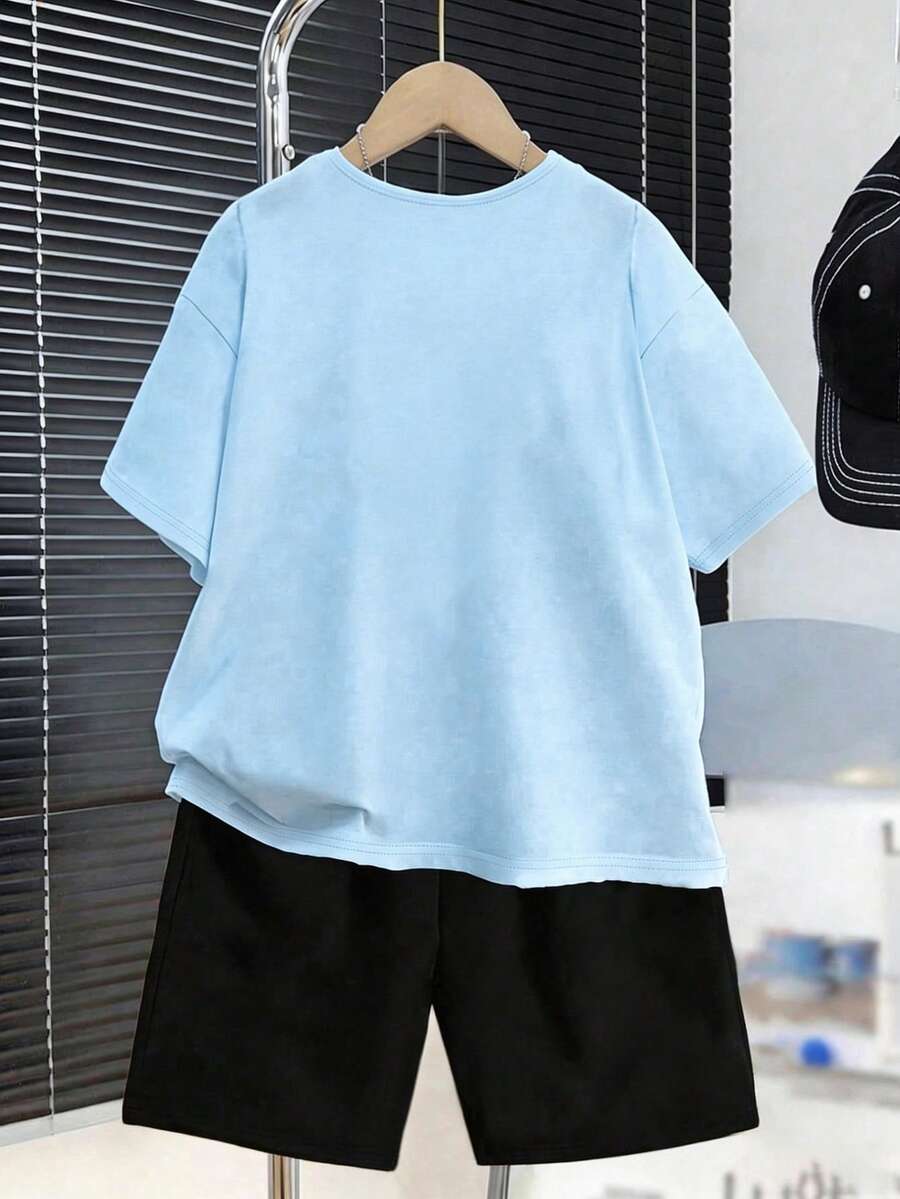 1套男童短袖T恤與運動長褲套裝,藍色卡通鯊魚印花,適合春夏校園與休閒穿著,完美的夏季禮物 - 彩色 - 查看 1