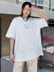 Camiseta oversize con patrón de bordado de letra, cuello caído, estilo preppy - Blanco - Ver 10