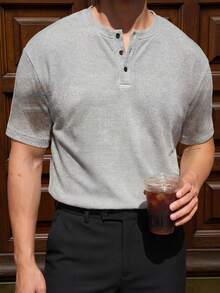 1件男士T恤，華夫格紋理短袖，舒適透氣 Polo/Henley 領，方便舒適，抗起球抗皺，可機洗，適合夏季聚會、日常與度假穿著，老錢風 - 灰色 - 查看 11