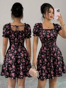 Vestido de mujer con cuello cuadrado, mangas abullonadas, cintura con volantes y cordón ajustable, estampado floral diminuto - Multicolor 7 - Ver 9