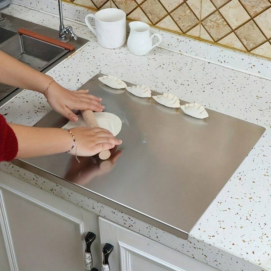 Tabla de cortar de cocina de acero inoxidable de gran tamaño, diseño en forma de L semi-cerrado para proteger el mostrador, artículo decorativo práctico adecuado para cortar verduras, carne, preparar masa y hornear, excelente regalo para días festivos - Plateado - Ver 1