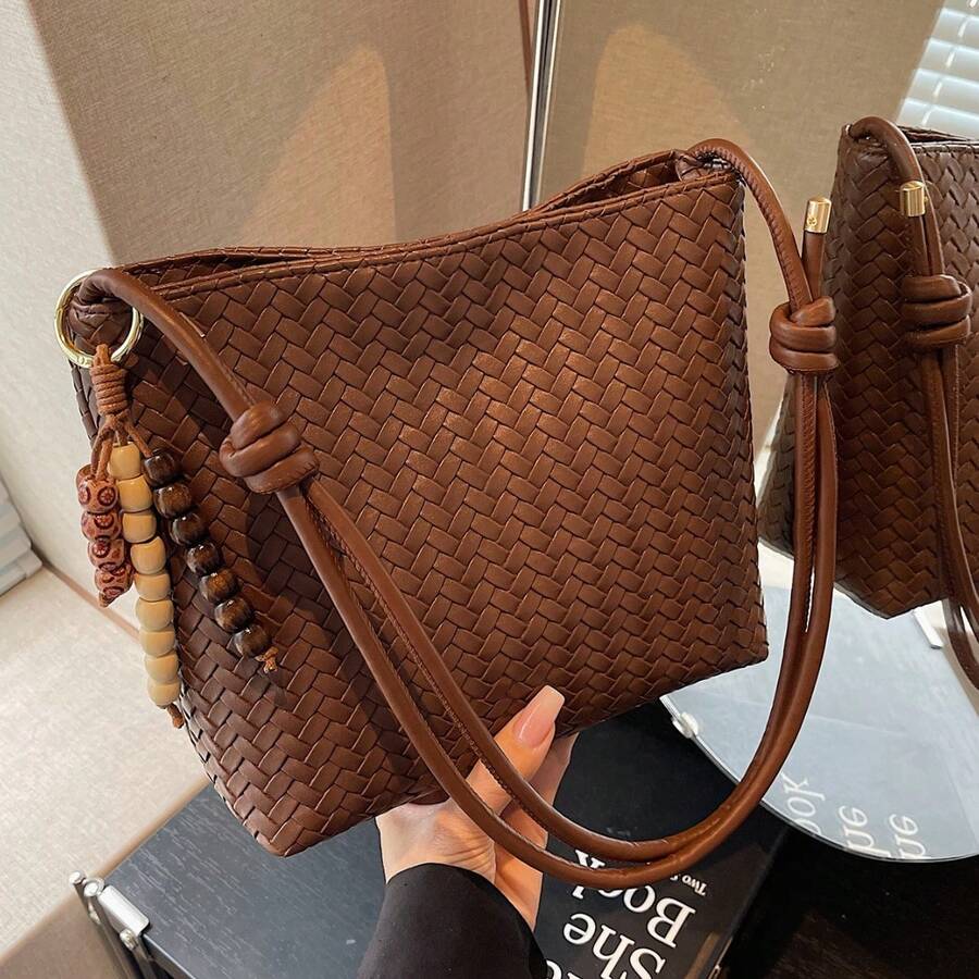 Bolso pequeño tejido retro coreano para mujer, nuevo bolso tipo cubo sencillo para otoño e invierno 2026, versátil para ir al trabajo, bolso de hombro y bandolera.