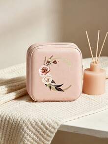 Caja de joyería portátil y mini, con letra dorada y estampado floral, caja de almacenamiento de múltiples capas pequeña para aretes, anillos, collares, organizador de joyas de viaje lindo para damas, caja de regalo de joyería compacta y artesanal, apilable para uso diario o viaje - Letra floral 1 - Ver 5